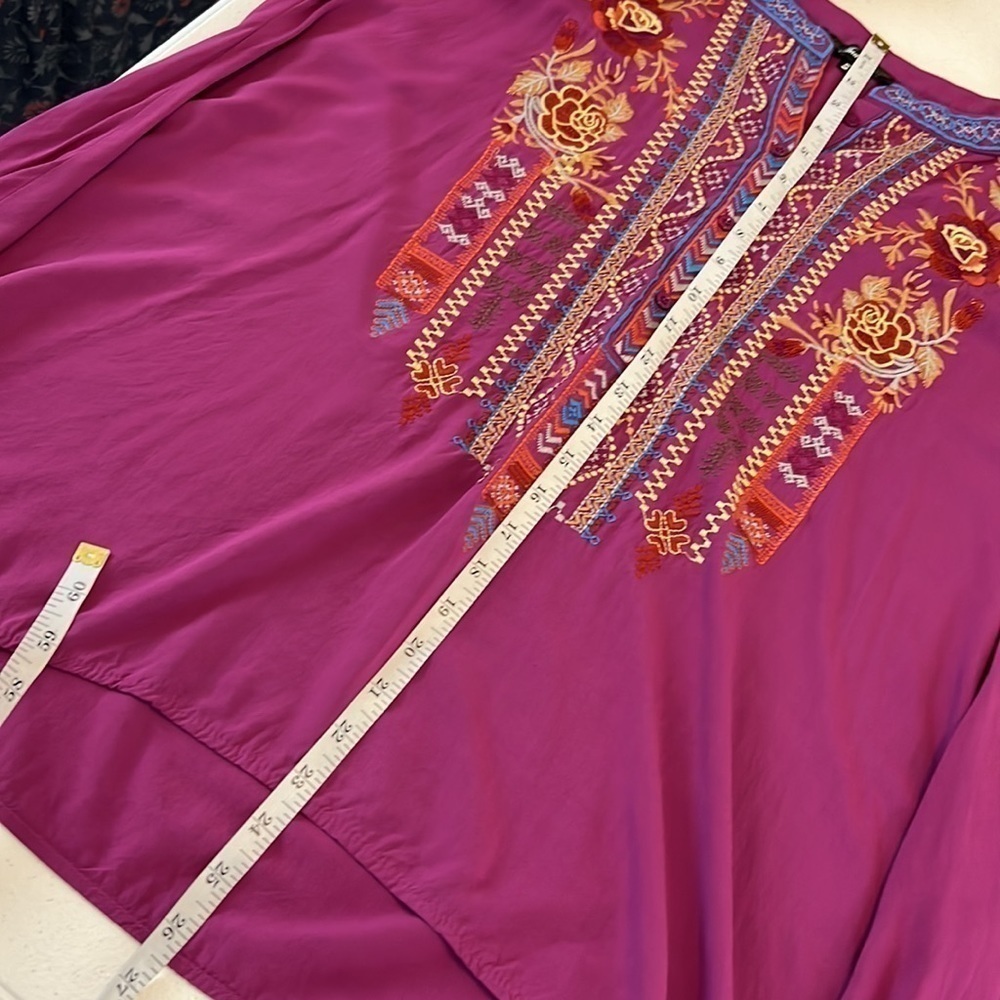 Andree by Unit Purple Embroidered Popover Front Top Size Small - Picture 7 of 8